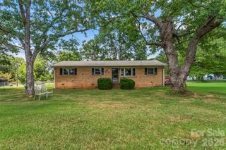 315 Windwood Drive, Bessemer City, NC 28016