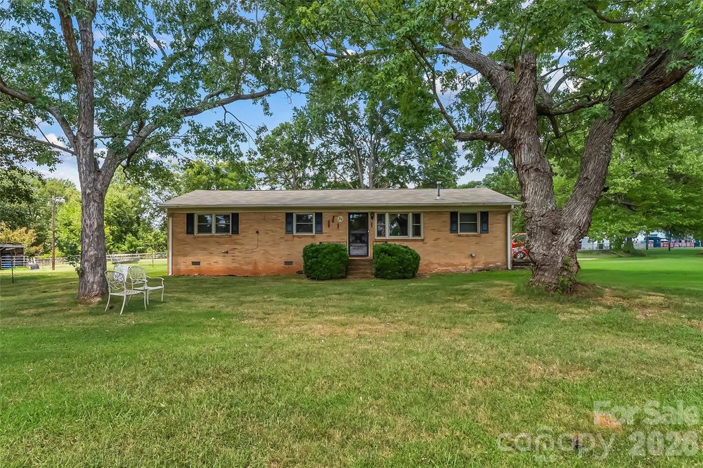 315 Windwood Drive, Bessemer City, NC 28016