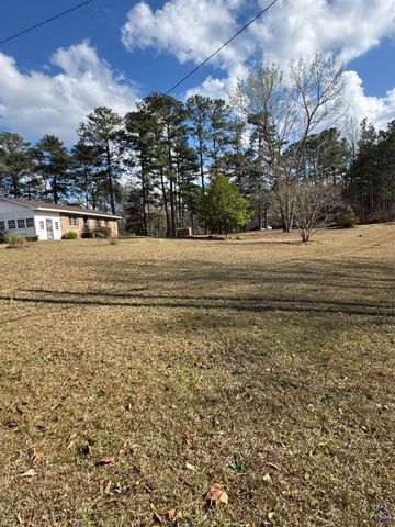 562 Johnstonville Rd, Barnesville, GA 30204