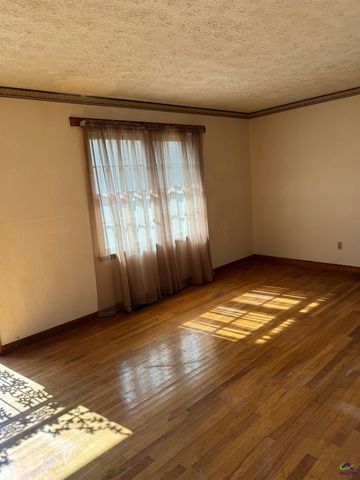 562 Johnstonville Rd, Barnesville, GA 30204