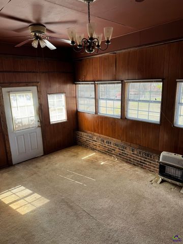562 Johnstonville Rd, Barnesville, GA 30204