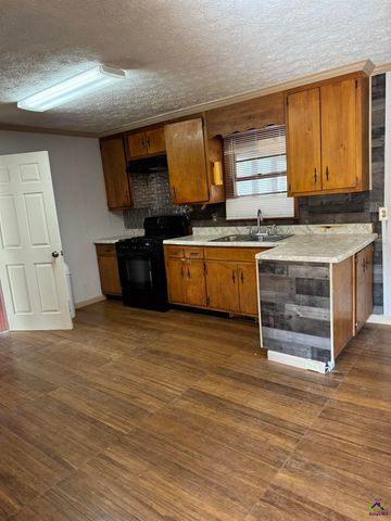562 Johnstonville Rd, Barnesville, GA 30204