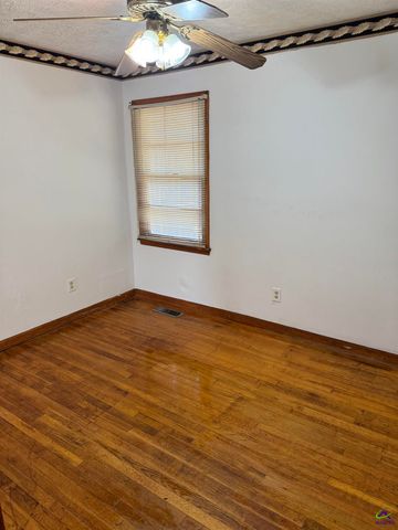 562 Johnstonville Rd, Barnesville, GA 30204