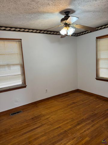 562 Johnstonville Rd, Barnesville, GA 30204