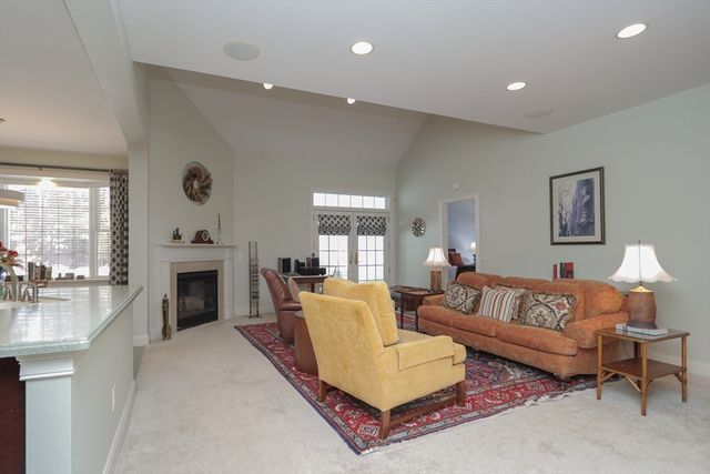 8 High Pine Circle 8, Wilbraham, MA 01095