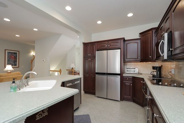 8 High Pine Circle 8, Wilbraham, MA 01095