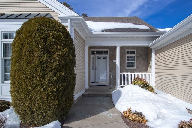 8 High Pine Circle 8, Wilbraham, MA 01095