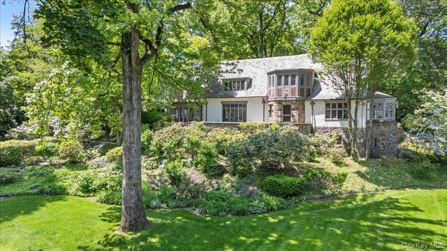 8 South Drive, Larchmont, NY 10538