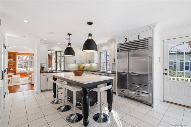 8 South Drive, Larchmont, NY 10538