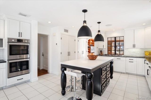 8 South Drive, Larchmont, NY 10538