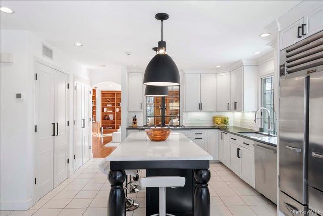 8 South Drive, Larchmont, NY 10538