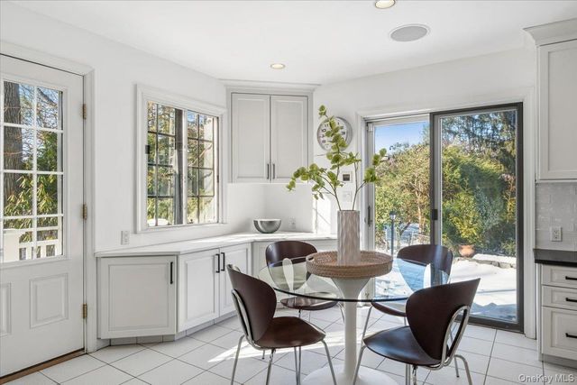 8 South Drive, Larchmont, NY 10538