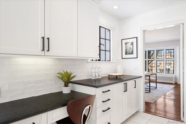 8 South Drive, Larchmont, NY 10538