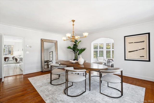 8 South Drive, Larchmont, NY 10538