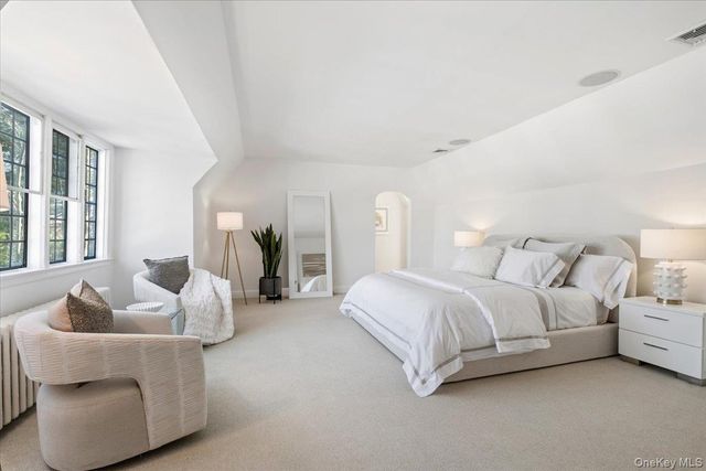 8 South Drive, Larchmont, NY 10538