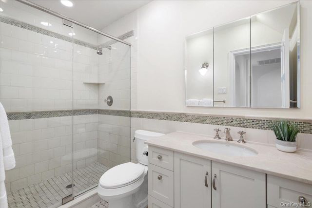 8 South Drive, Larchmont, NY 10538