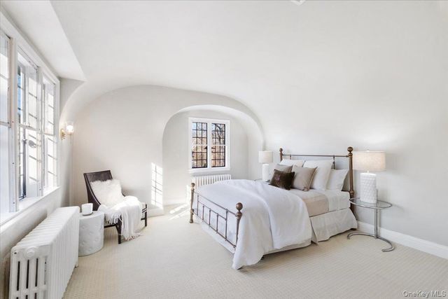 8 South Drive, Larchmont, NY 10538