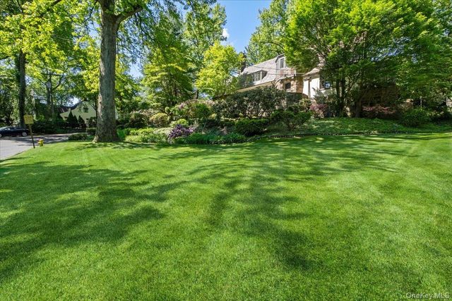 8 South Drive, Larchmont, NY 10538