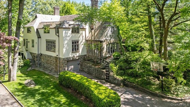 8 South Drive, Larchmont, NY 10538