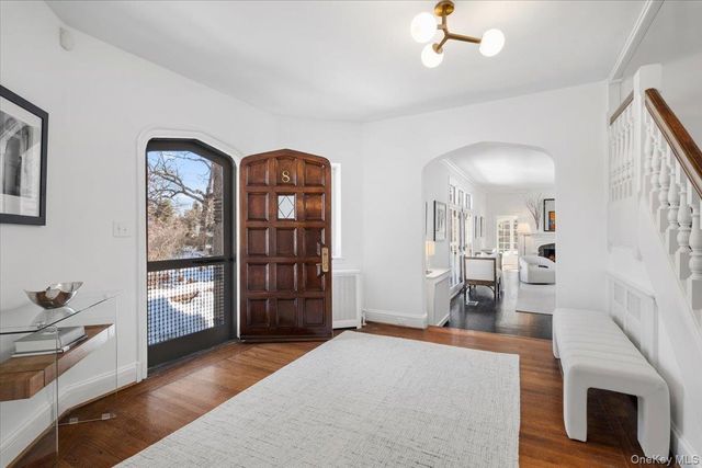 8 South Drive, Larchmont, NY 10538