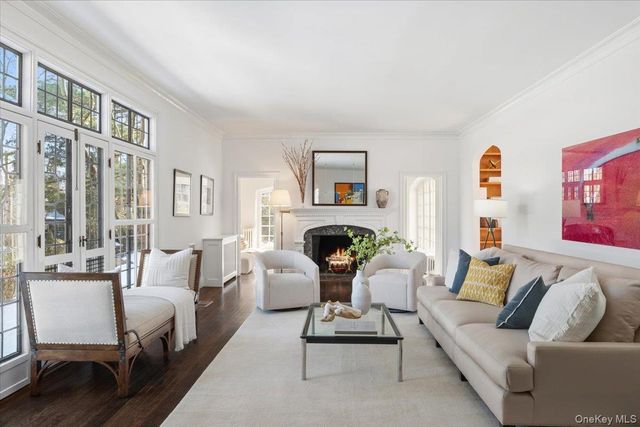 8 South Drive, Larchmont, NY 10538