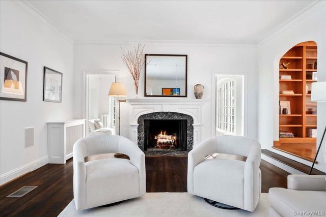 8 South Drive, Larchmont, NY 10538