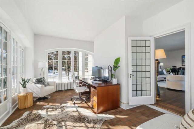 8 South Drive, Larchmont, NY 10538