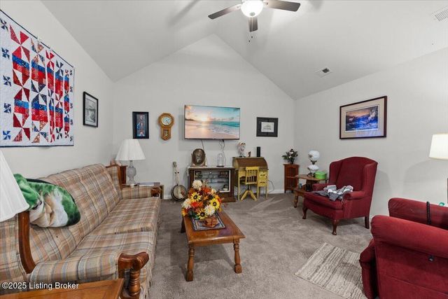 6720 Eagle Wood Dr, Louisville, KY 40272