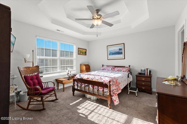 6720 Eagle Wood Dr, Louisville, KY 40272