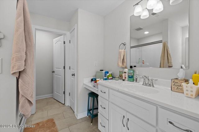 6720 Eagle Wood Dr, Louisville, KY 40272