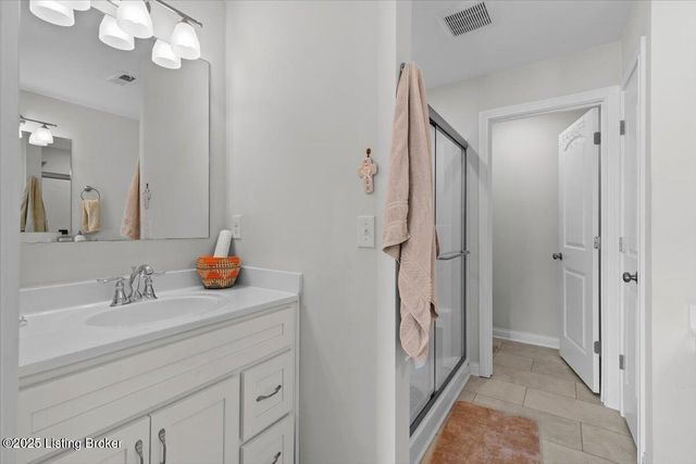 6720 Eagle Wood Dr, Louisville, KY 40272