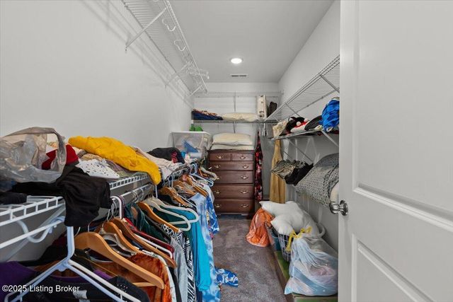 6720 Eagle Wood Dr, Louisville, KY 40272