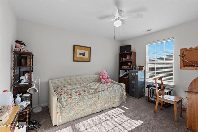 6720 Eagle Wood Dr, Louisville, KY 40272