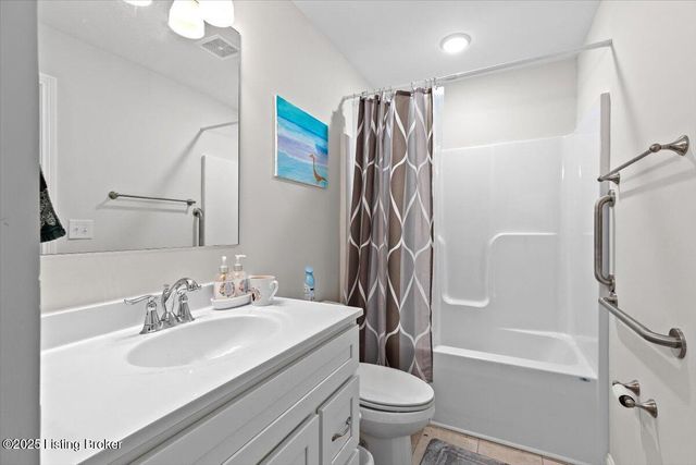 6720 Eagle Wood Dr, Louisville, KY 40272