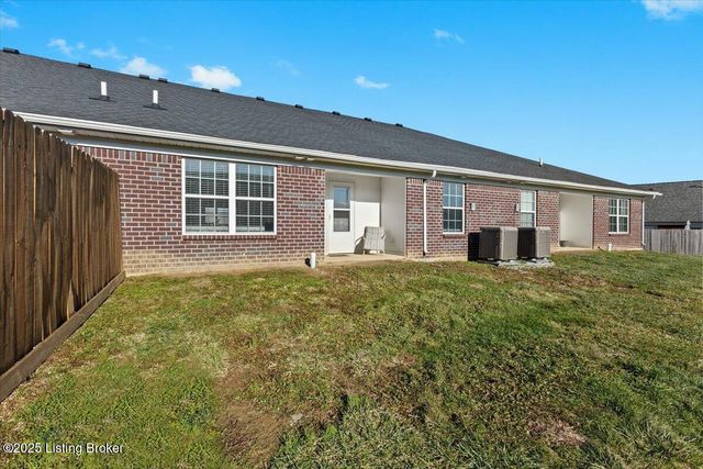 6720 Eagle Wood Dr, Louisville, KY 40272