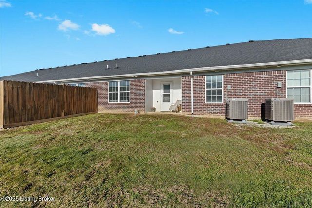 6720 Eagle Wood Dr, Louisville, KY 40272