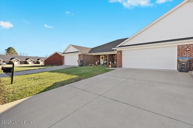 6720 Eagle Wood Dr, Louisville, KY 40272