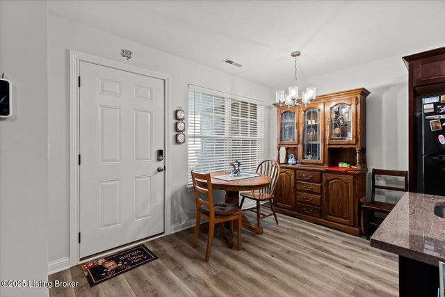 6720 Eagle Wood Dr, Louisville, KY 40272