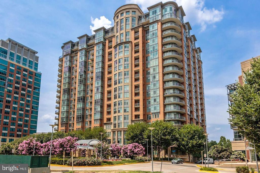 8220 CRESTWOOD HEIGHTS DR #814, Mclean, VA 22102