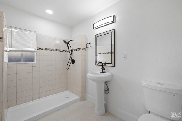 1209 Woodrow Avenue, Bakersfield, CA 93308