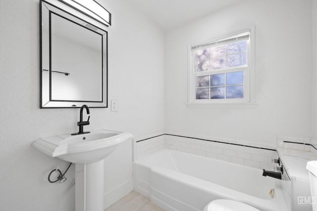 1209 Woodrow Avenue, Bakersfield, CA 93308