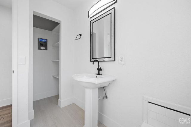 1209 Woodrow Avenue, Bakersfield, CA 93308