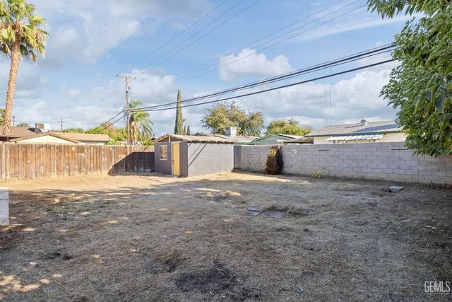 1209 Woodrow Avenue, Bakersfield, CA 93308