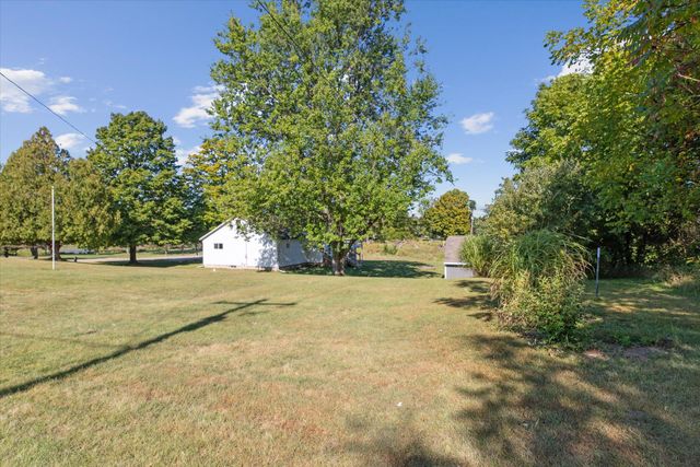 8590 Greenfield Highway, Bellevue, MI 49021