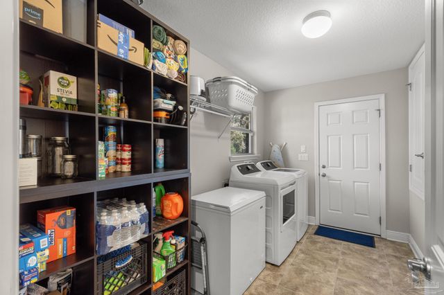 7048 Flintwood St, Navarre, FL 32566