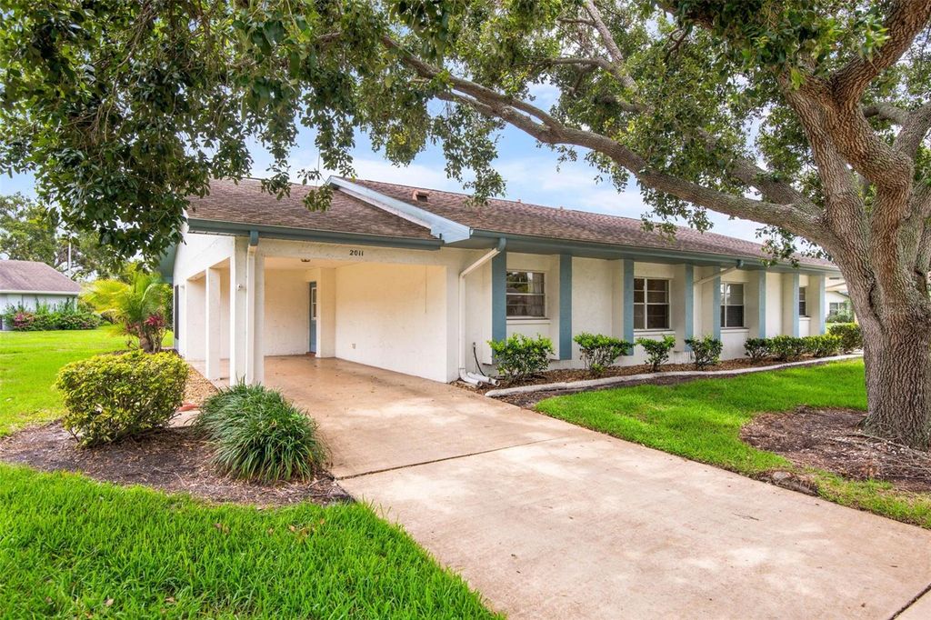 2011 HADRIAN COURT 2011, Sun City Center, FL 33573
