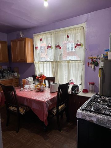 2665 W Medill Avenue, Chicago, IL 60647