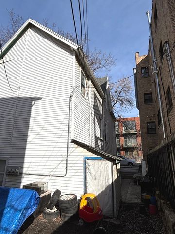 2665 W Medill Avenue, Chicago, IL 60647