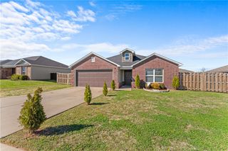 888 NW Evans Circle, Bentonville, AR 72713