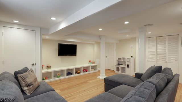 533 Edgar Rd, Westfield Town, NJ 07090